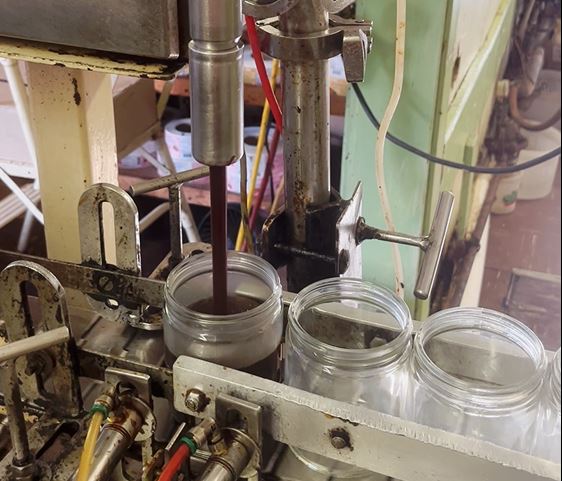 Fill apple butter into jars